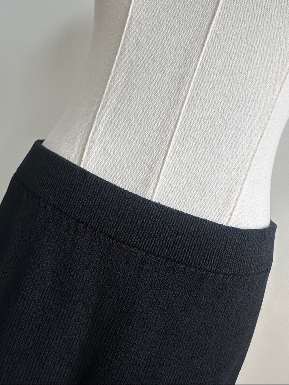 ST. JOHN Collection By Marie Gray Knit Black Tweed Pencil Skirt Size 6 USA - Picture 3 of 8
